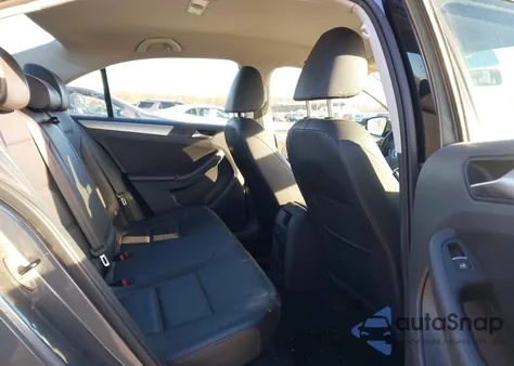 2013 Volkswagen Jetta 2.5L Se z USA, uszkodzony, nr VIN 3VWDP7AJ6DM281749